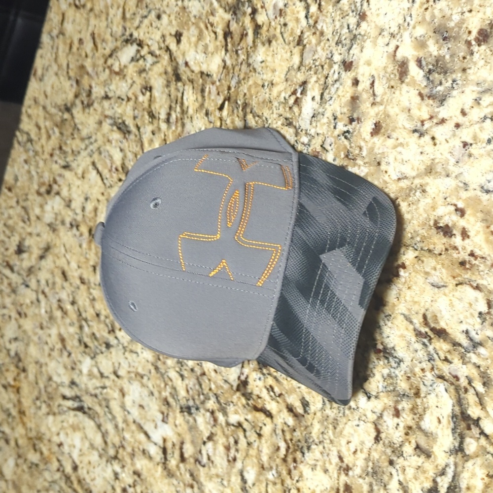 Under armor youth small medium gray graffiti hat